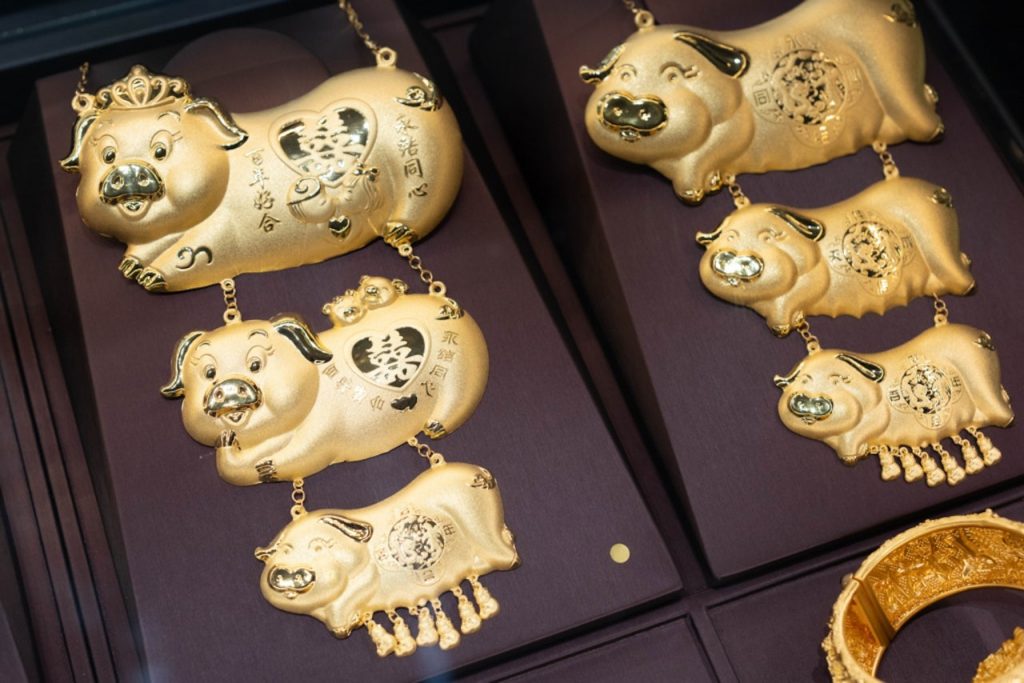 租金器, 租金飾, 金飾租借, 租結婚金飾, 婚嫁首飾租賃, 結婚金飾, 租龍鳳鈪, 租龍鳳鐲, 金器租用, 金器,, 金飾租賃, 龍鳳鈪, 婚嫁首飾, 豬牌, 千金金業, 出門金飾, 過大禮金飾